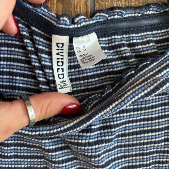 Divided Blue Striped Off-The Shoulder Cropped Top Size M - Picture 2 of 2